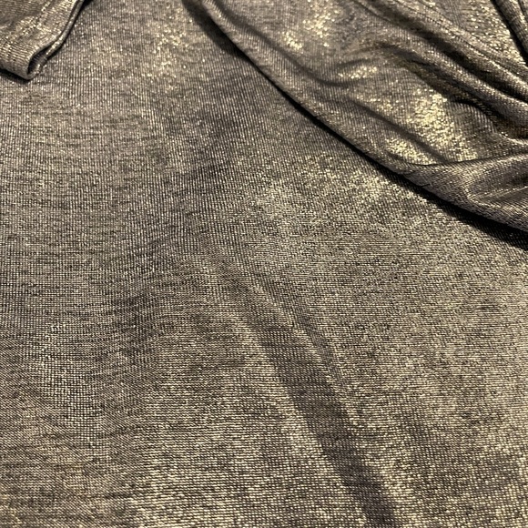 Liz Claiborne Gold Metallic Wrap Top - 3/4 sleeve - Rushing Fabric Sz M - Picture 4 of 8